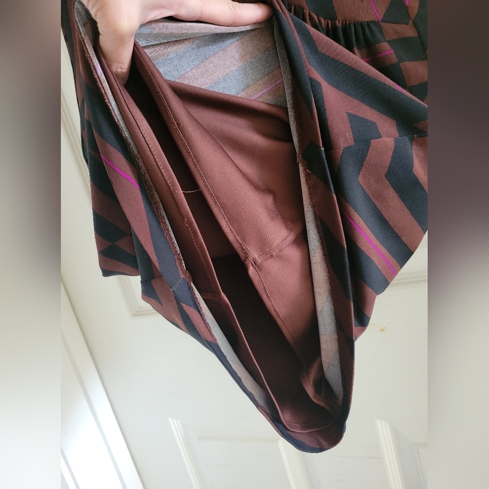 Donna Ricco | Brown/Black Abstract Stripe Asymmetric Ruched Dress (SIZE 4P) - Picture 8 of 12